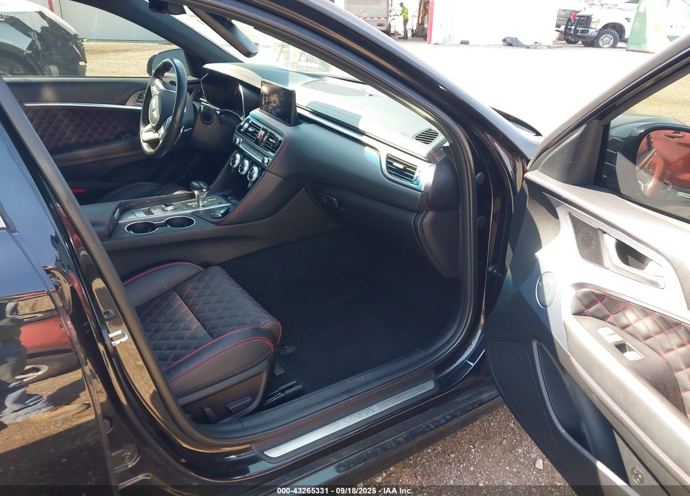 2022 GENESIS G70 VIN: KMTG54TE6NU096023