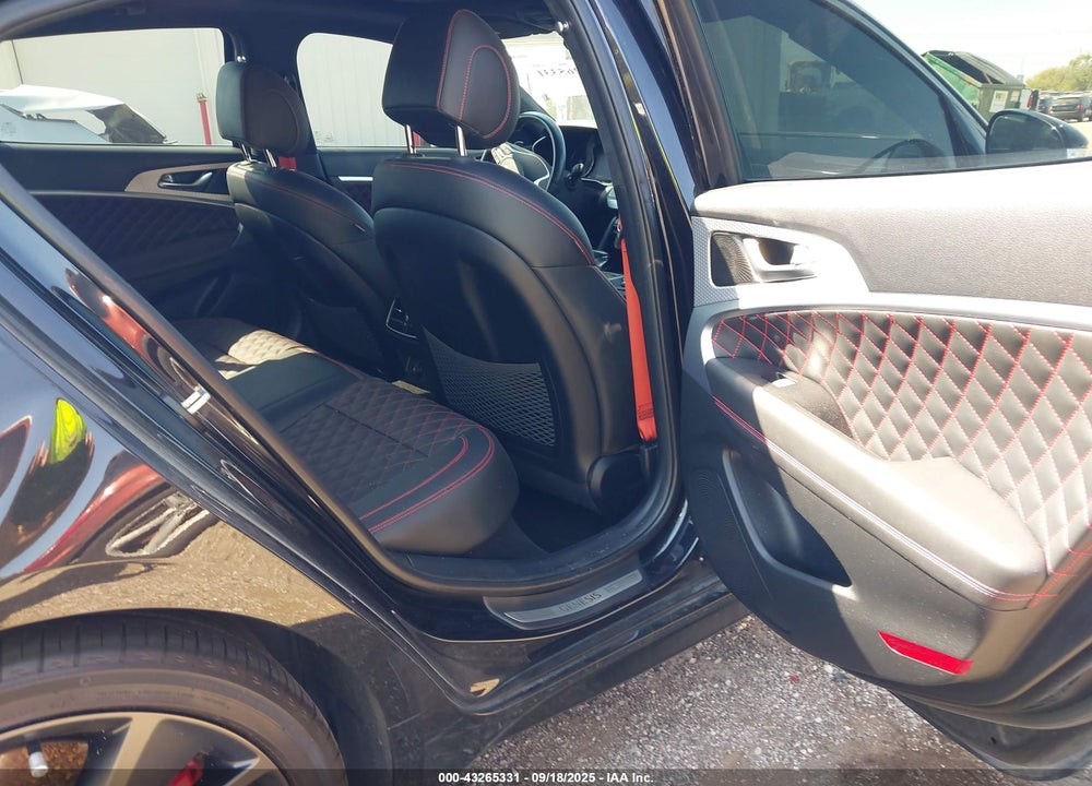 2022 GENESIS G70 VIN: KMTG54TE6NU096023