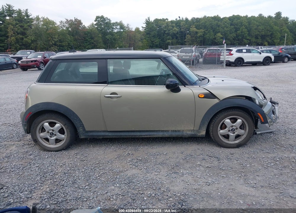 2009 MINI COOPER VIN: WMWMF33519TU75139