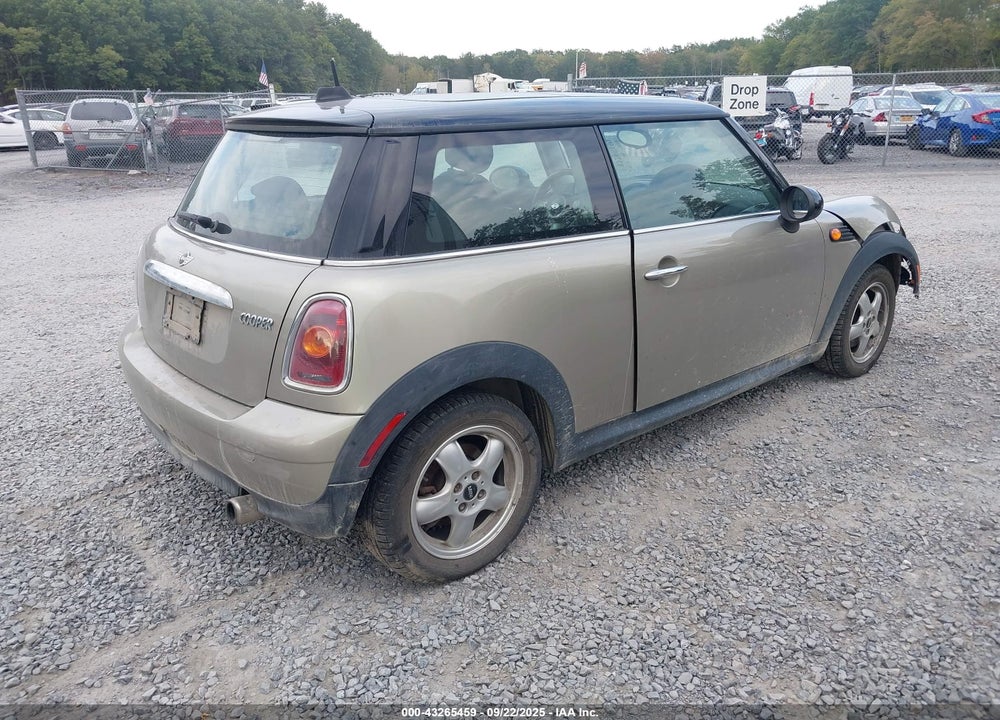 2009 MINI COOPER VIN: WMWMF33519TU75139