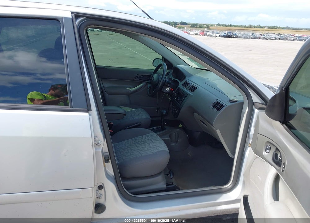 2005 FORD FOCUS ZX4 VIN: 1FAFP34N65W220007