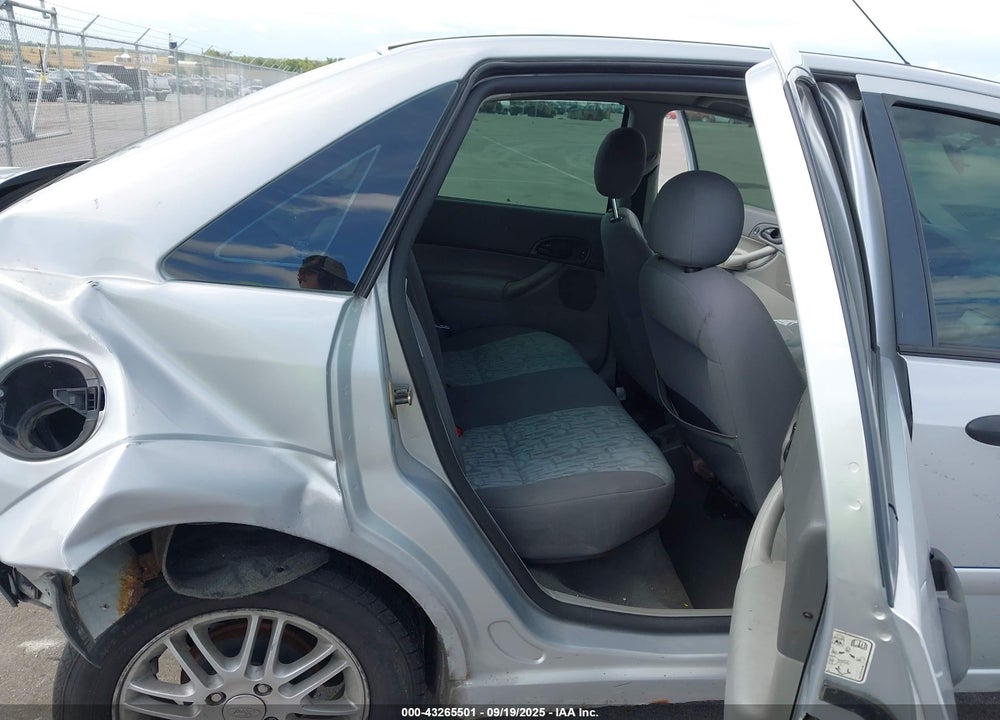 2005 FORD FOCUS ZX4 VIN: 1FAFP34N65W220007