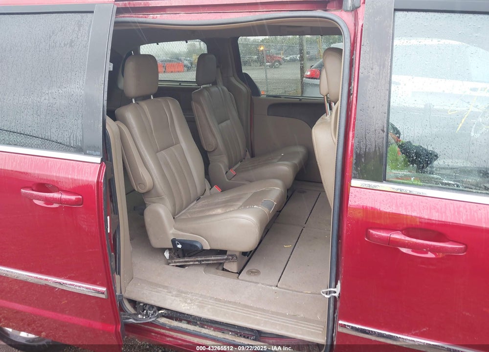 2011 CHRYSLER TOWN & COUNTRY TOURING-L VIN: 2A4RR8DG4BR749714
