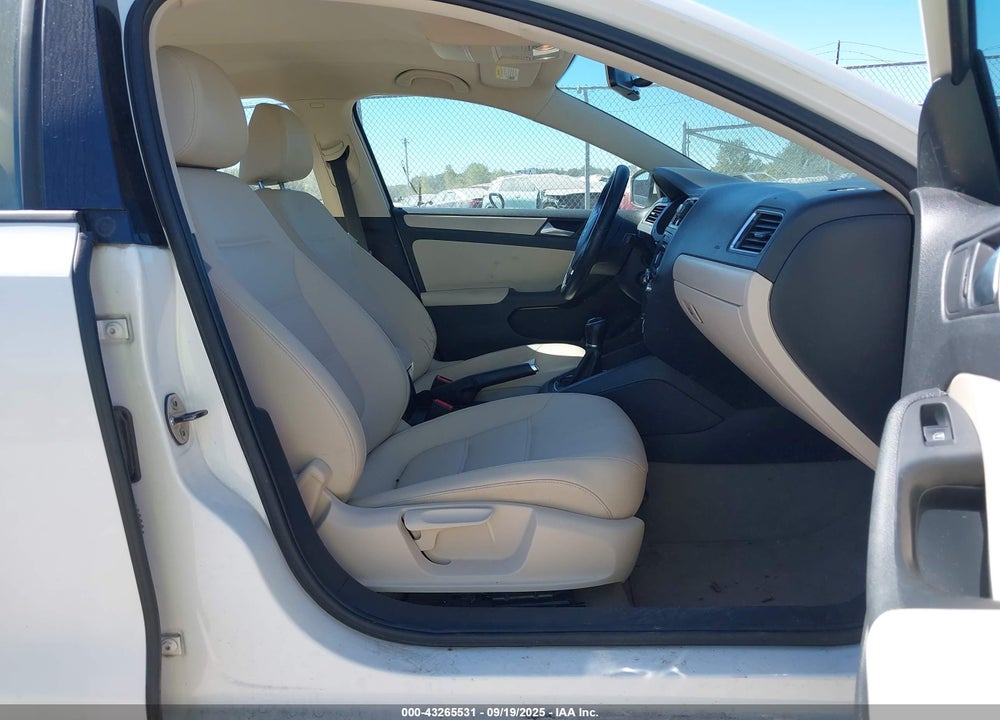 2012 VOLKSWAGEN JETTA 2.5L SE VIN: 3VWBP7AJ7CM112975