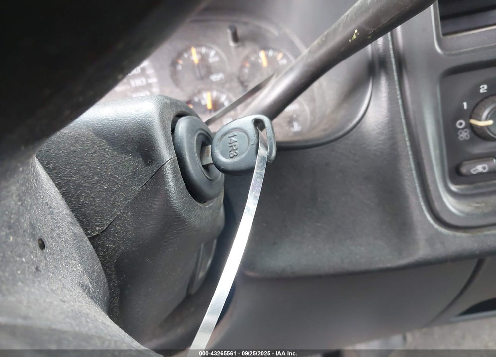 2005 CHEVROLET SILVERADO 1500 VIN: 1GCEK19Z55Z239635