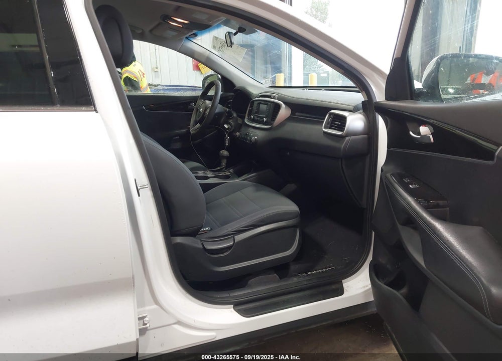 2016 KIA SORENTO 2.4L LX VIN: 5XYPGDA38GG081912