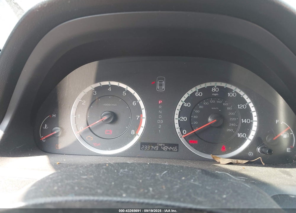 2011 HONDA ACCORD VIN: 1HGCP3F81BA001373