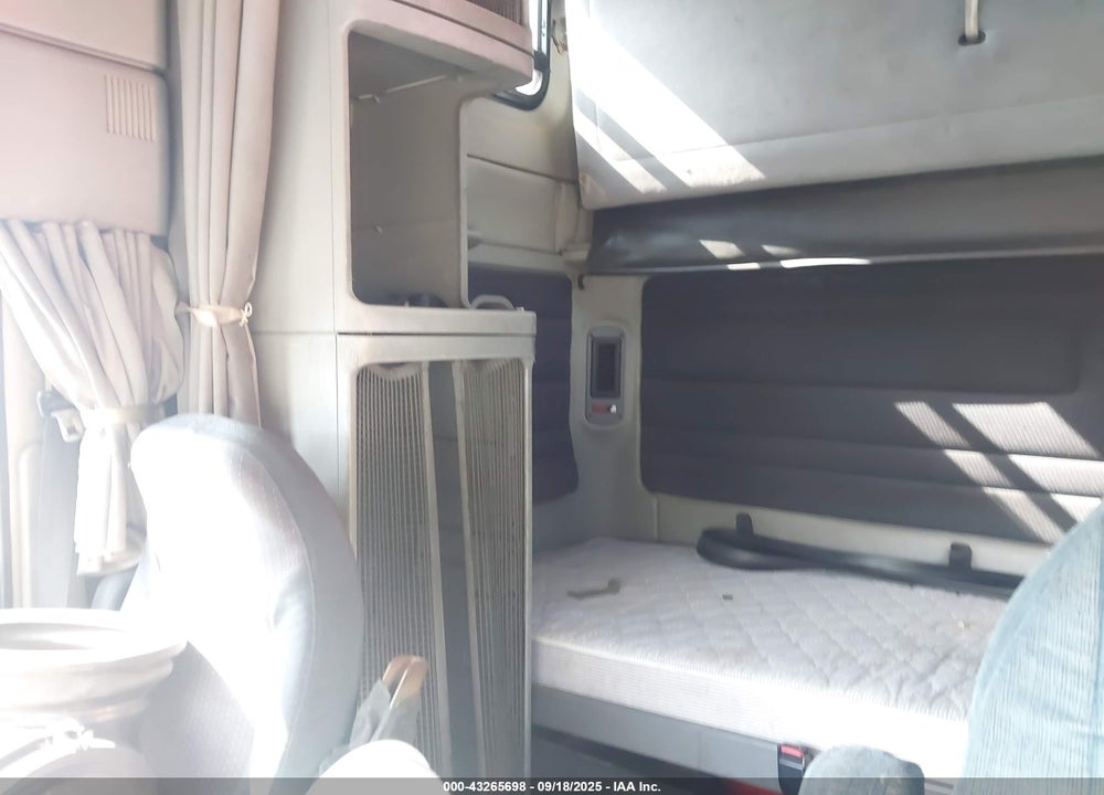 2001 FREIGHTLINER CONVENTIONAL ST120 VIN: 1FUJBBBD11LJ00742