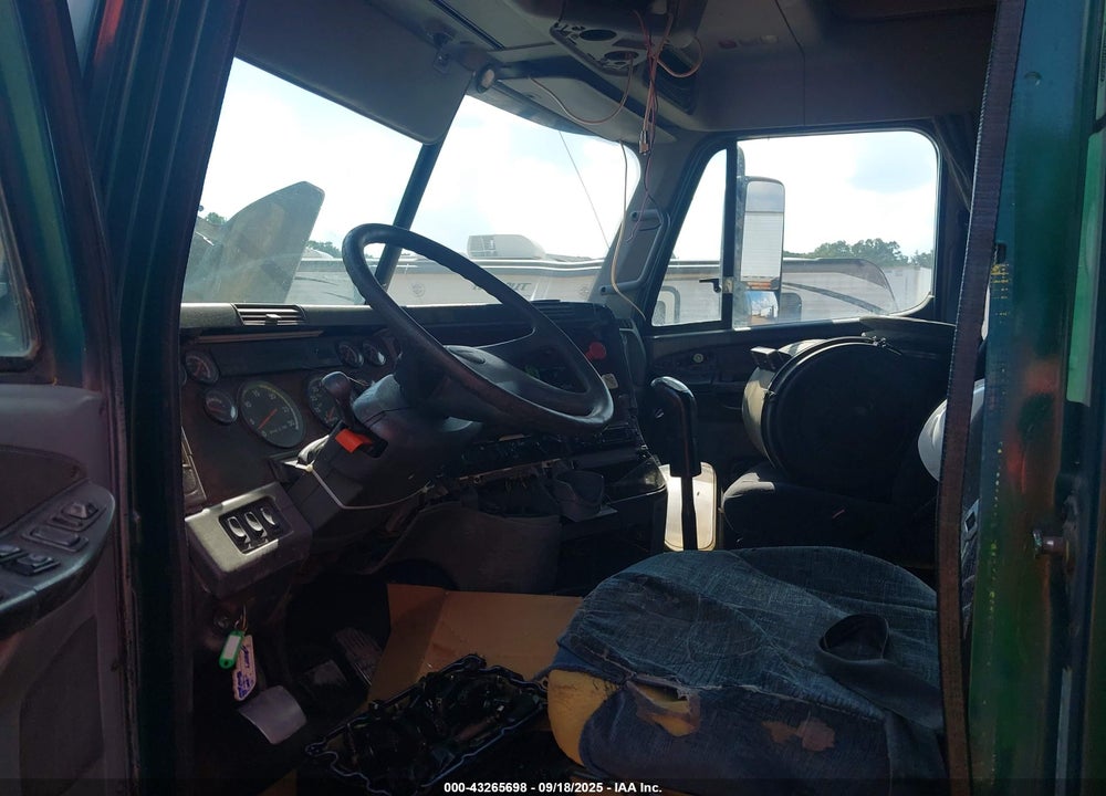 2001 FREIGHTLINER CONVENTIONAL ST120 VIN: 1FUJBBBD11LJ00742