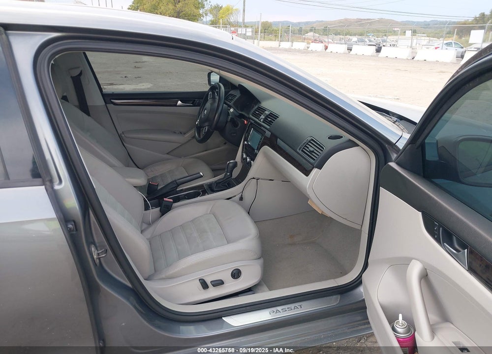 2014 VOLKSWAGEN PASSAT 2.0L TDI SEL PREMIUM VIN: 1VWCN7A38EC041740