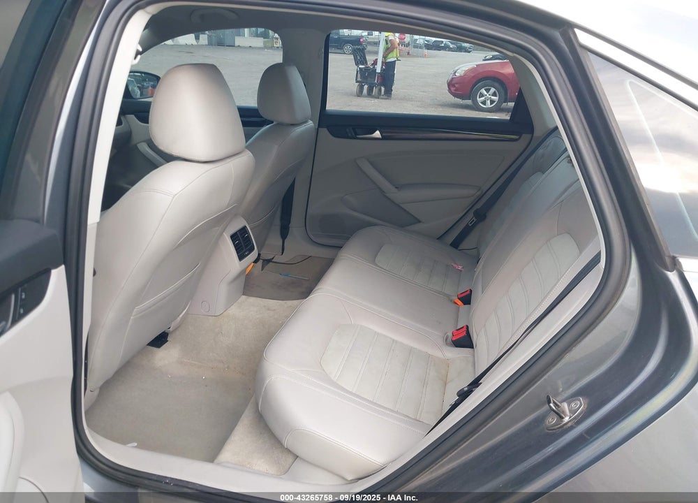 2014 VOLKSWAGEN PASSAT 2.0L TDI SEL PREMIUM VIN: 1VWCN7A38EC041740
