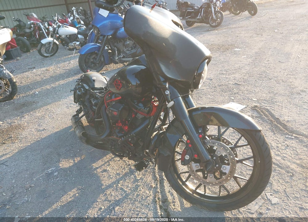 2017 HARLEY-DAVIDSON FLHX VIN: 1HD1KBC19HB653729