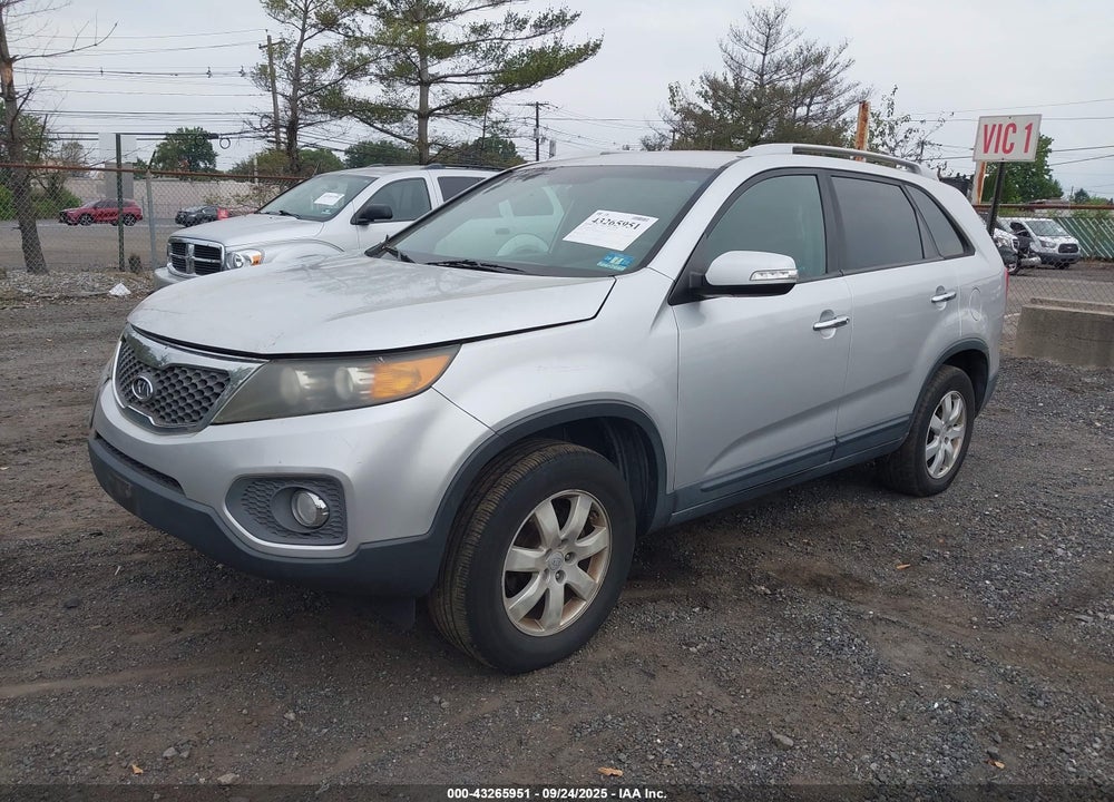 2011 KIA SORENTO LX VIN: 5XYKT3A11BG061539