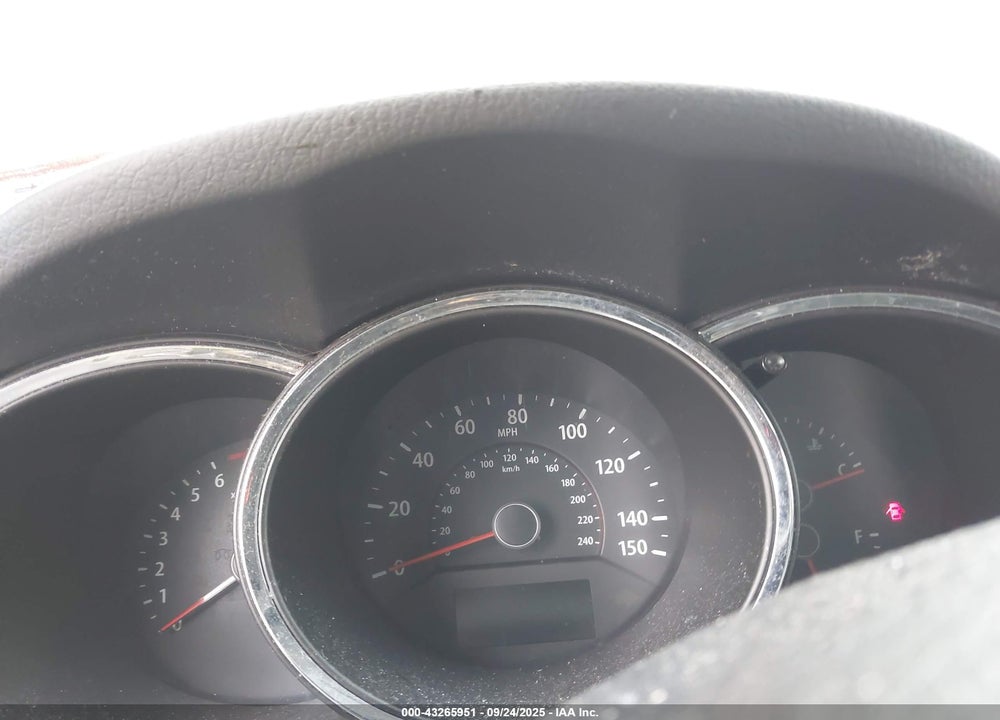 2011 KIA SORENTO LX VIN: 5XYKT3A11BG061539