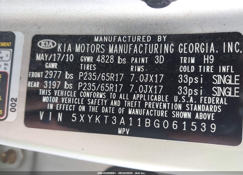 2011 KIA SORENTO LX VIN: 5XYKT3A11BG061539