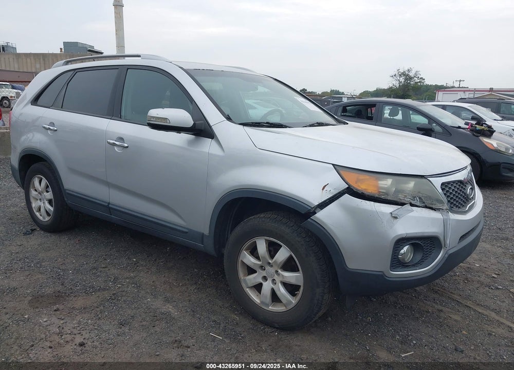 2011 KIA SORENTO LX VIN: 5XYKT3A11BG061539