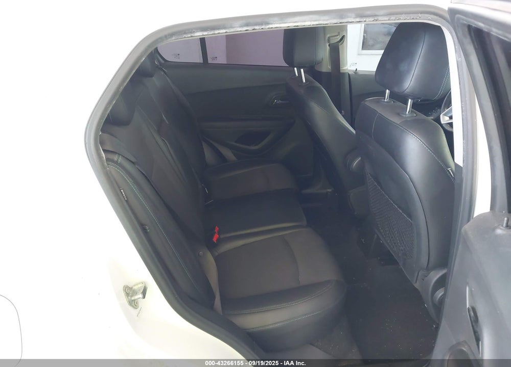 2015 CHEVROLET TRAX VIN: 3GNCJLSB4FL255005