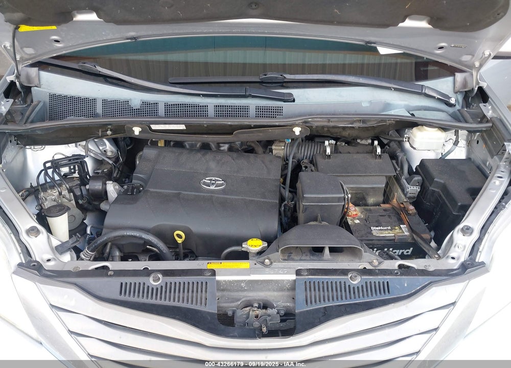 2013 TOYOTA SIENNA XLE V6 8 PASSENGER VIN: 5TDYK3DC4DS283783