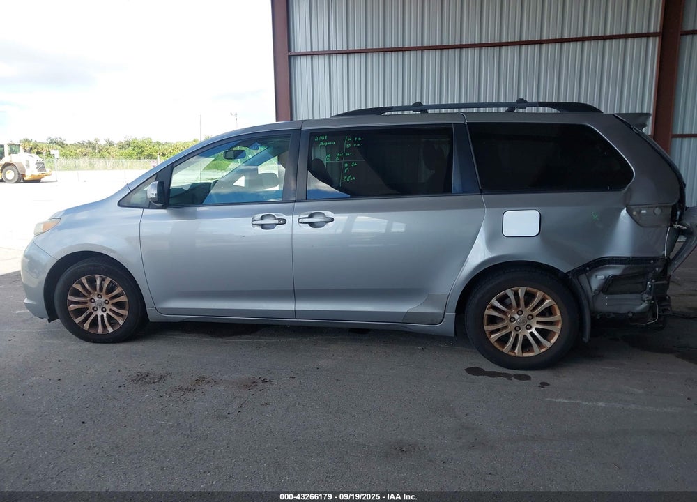 2013 TOYOTA SIENNA XLE V6 8 PASSENGER VIN: 5TDYK3DC4DS283783