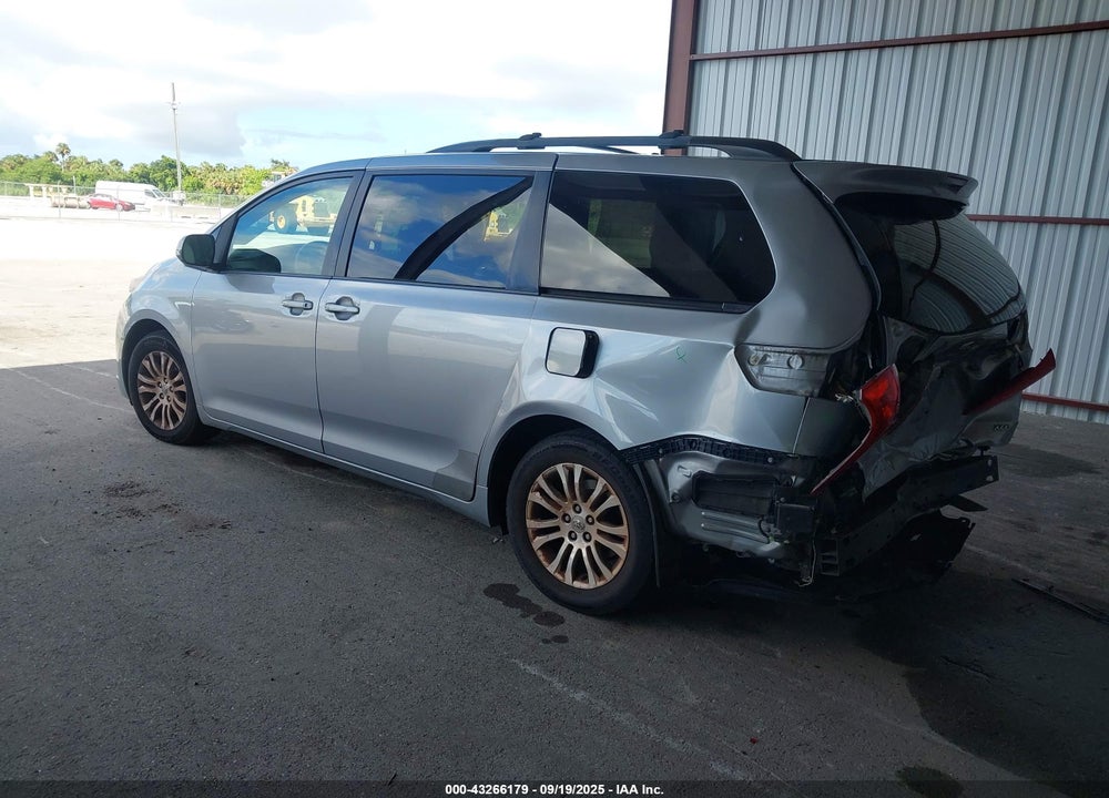 2013 TOYOTA SIENNA XLE V6 8 PASSENGER VIN: 5TDYK3DC4DS283783
