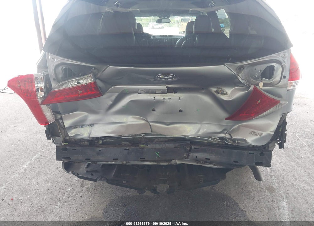 2013 TOYOTA SIENNA XLE V6 8 PASSENGER VIN: 5TDYK3DC4DS283783