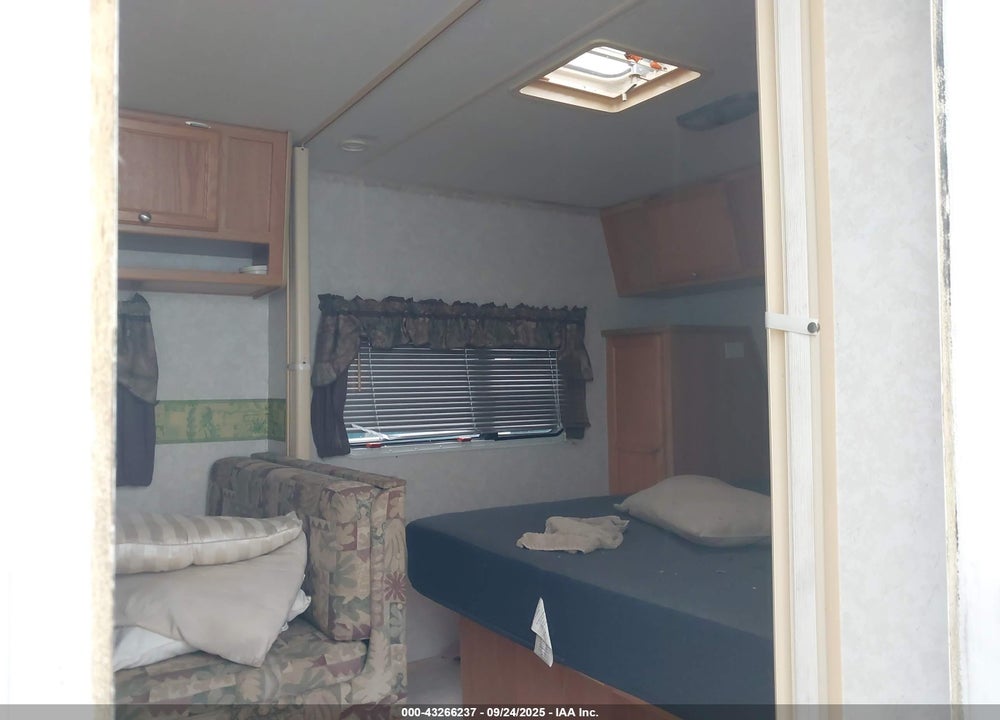 2003 TRAIL LITE LITE 26QBH VIN: 4WY200M2731022117
