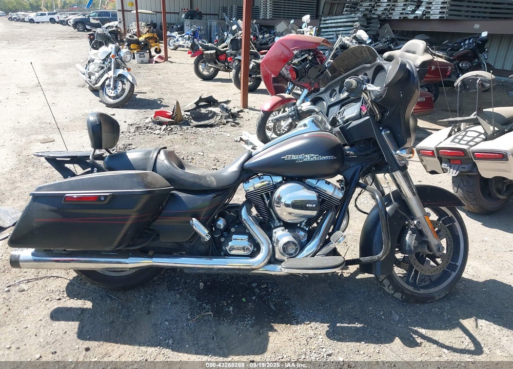 2015 HARLEY-DAVIDSON FLHXS STREET GLIDE SPECIAL VIN: 1HD1KRM19FB635221