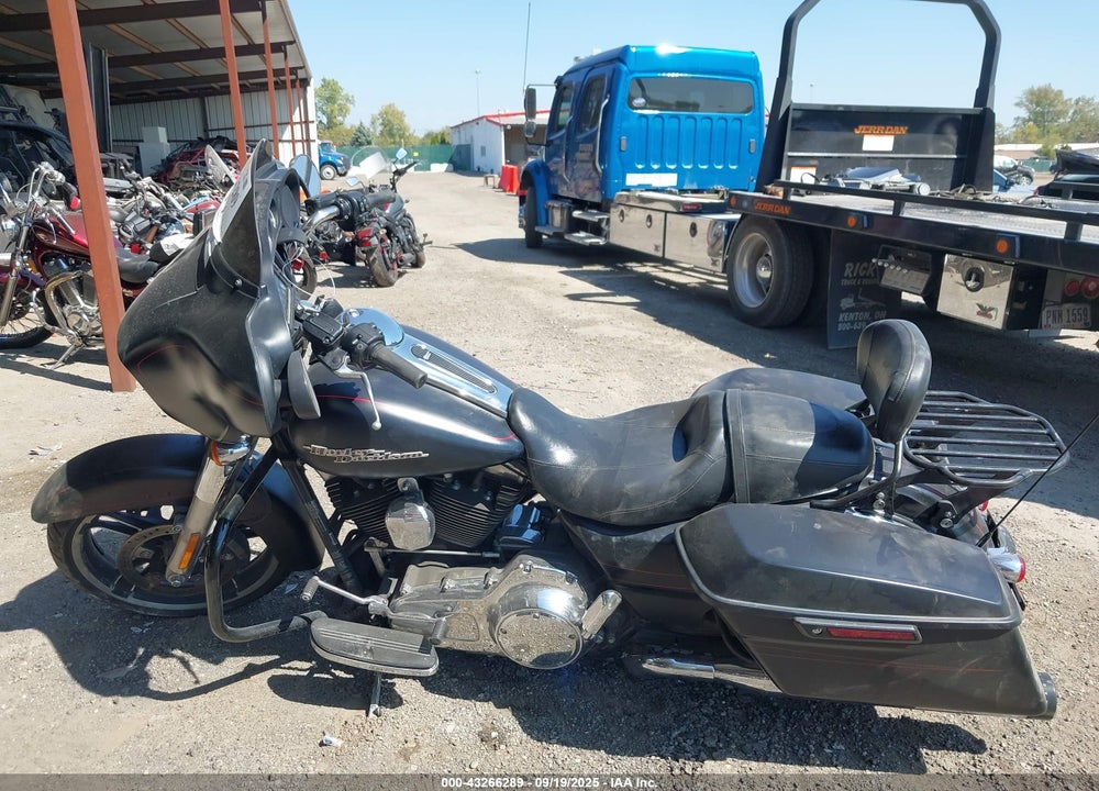 2015 HARLEY-DAVIDSON FLHXS STREET GLIDE SPECIAL VIN: 1HD1KRM19FB635221