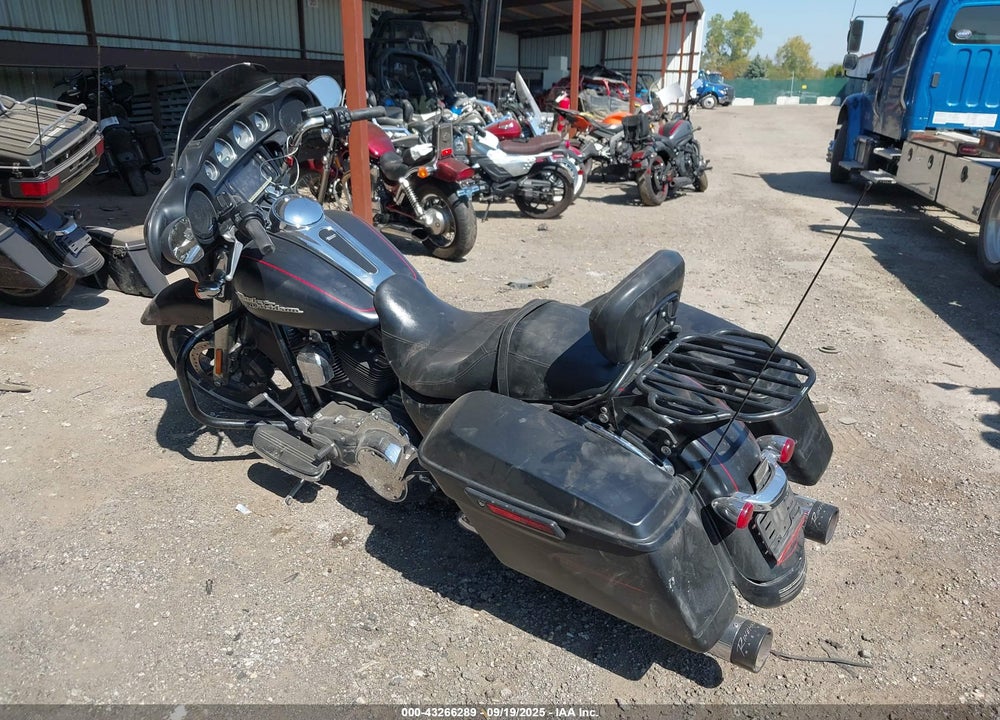 2015 HARLEY-DAVIDSON FLHXS STREET GLIDE SPECIAL VIN: 1HD1KRM19FB635221