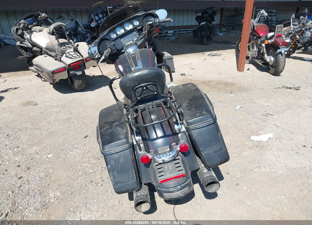 2015 HARLEY-DAVIDSON FLHXS STREET GLIDE SPECIAL VIN: 1HD1KRM19FB635221