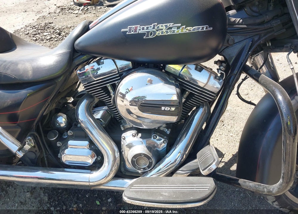 2015 HARLEY-DAVIDSON FLHXS STREET GLIDE SPECIAL VIN: 1HD1KRM19FB635221