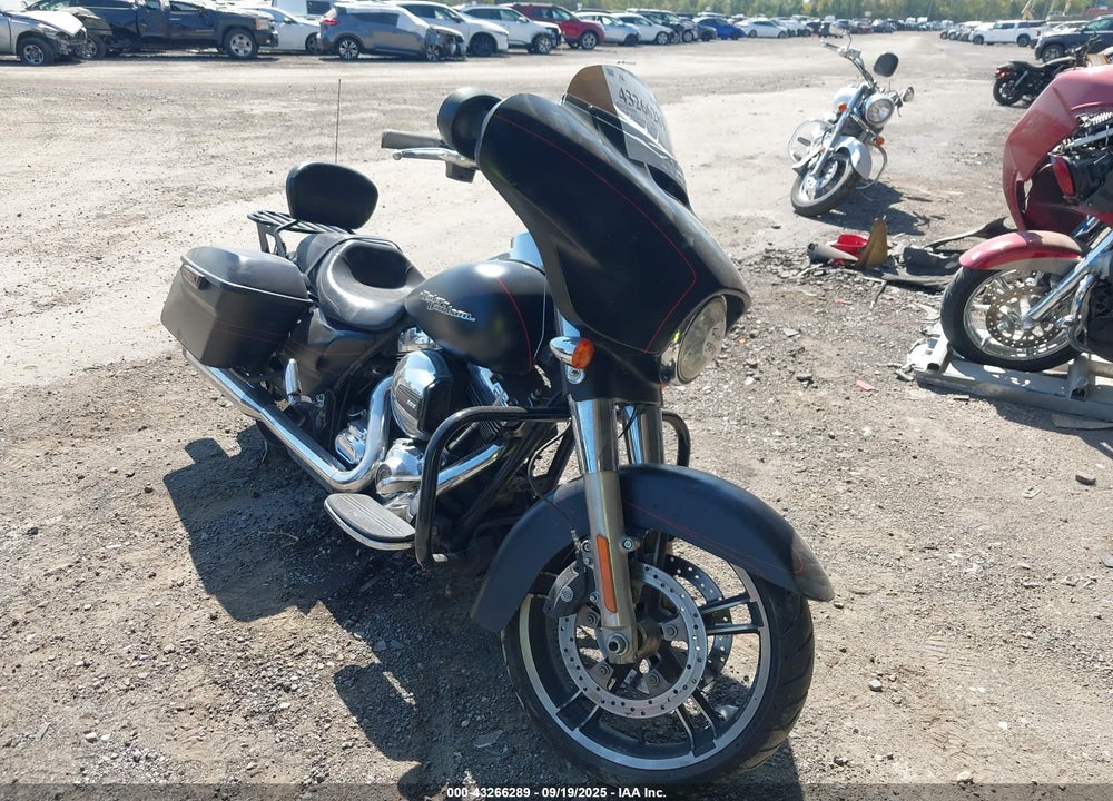 2015 HARLEY-DAVIDSON FLHXS STREET GLIDE SPECIAL VIN: 1HD1KRM19FB635221