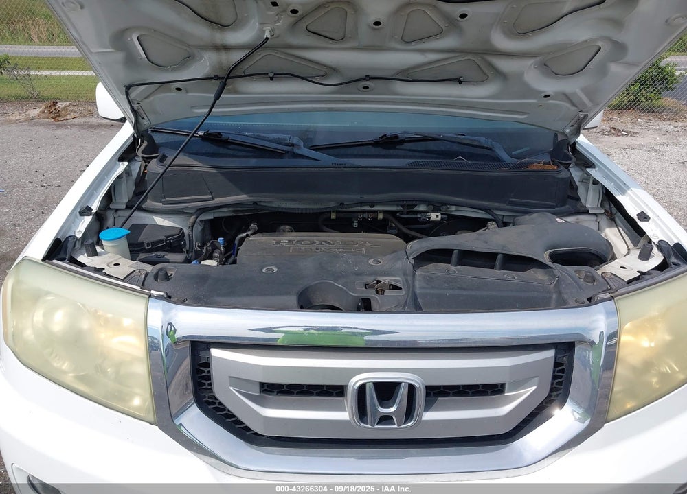 2011 HONDA PILOT VIN: 5FNYF3H61BB005711