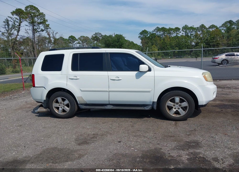 2011 HONDA PILOT VIN: 5FNYF3H61BB005711