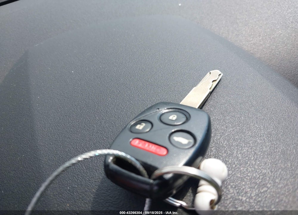2011 HONDA PILOT VIN: 5FNYF3H61BB005711