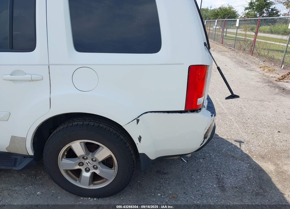 2011 HONDA PILOT VIN: 5FNYF3H61BB005711