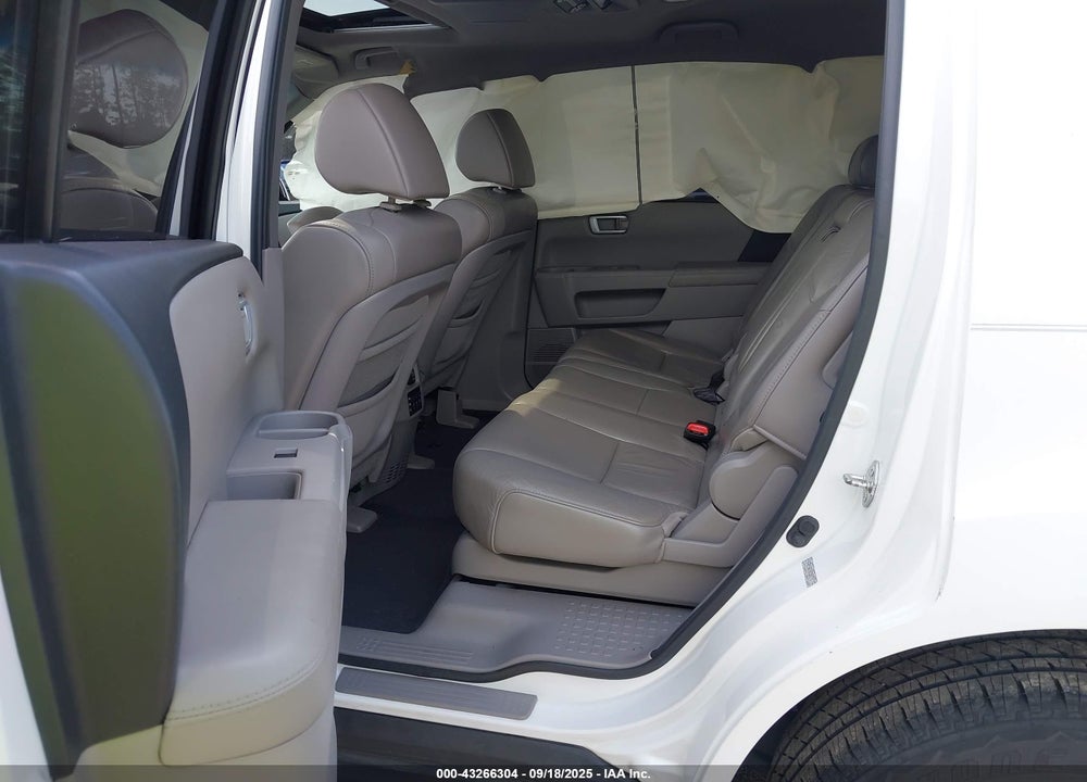 2011 HONDA PILOT VIN: 5FNYF3H61BB005711