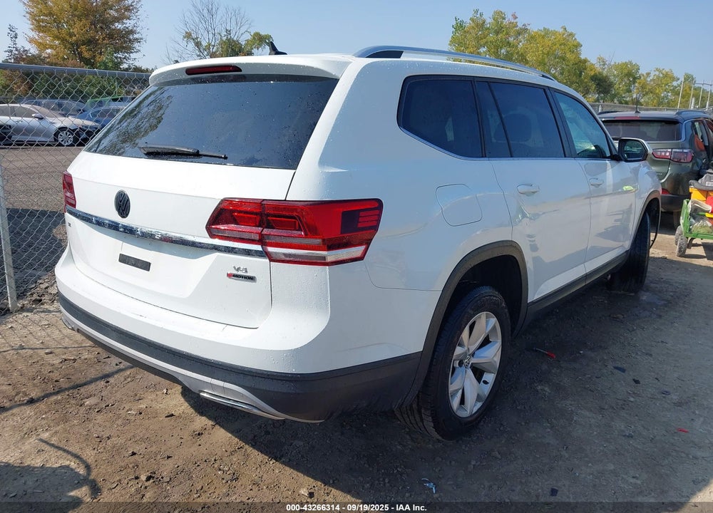 2018 VOLKSWAGEN ATLAS VIN: 1V2LR2CA1JC519303