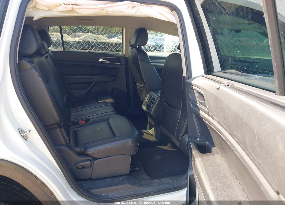 2018 VOLKSWAGEN ATLAS VIN: 1V2LR2CA1JC519303