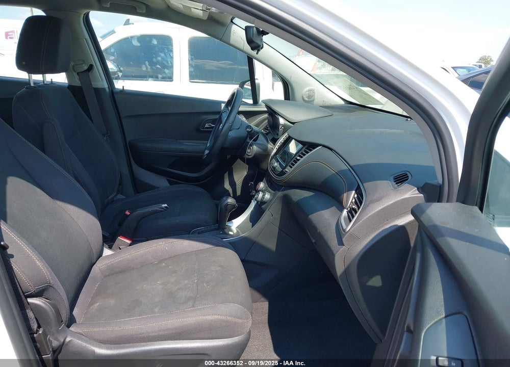 2018 CHEVROLET TRAX LS VIN: 3GNCJKSB1JL187491