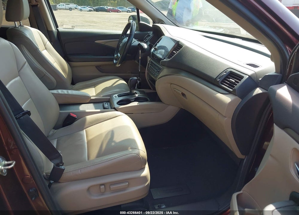 2020 HONDA PILOT VIN: 5FNYF5H59LB016556