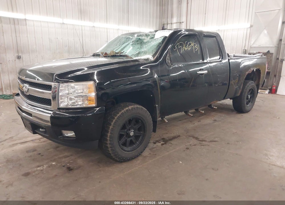 2011 CHEVROLET SILVERADO 1500 LT VIN: 1GCRKSE32BZ402116