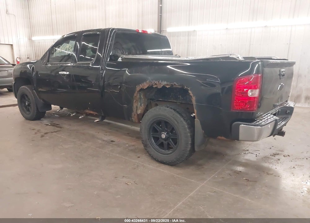 2011 CHEVROLET SILVERADO 1500 LT VIN: 1GCRKSE32BZ402116