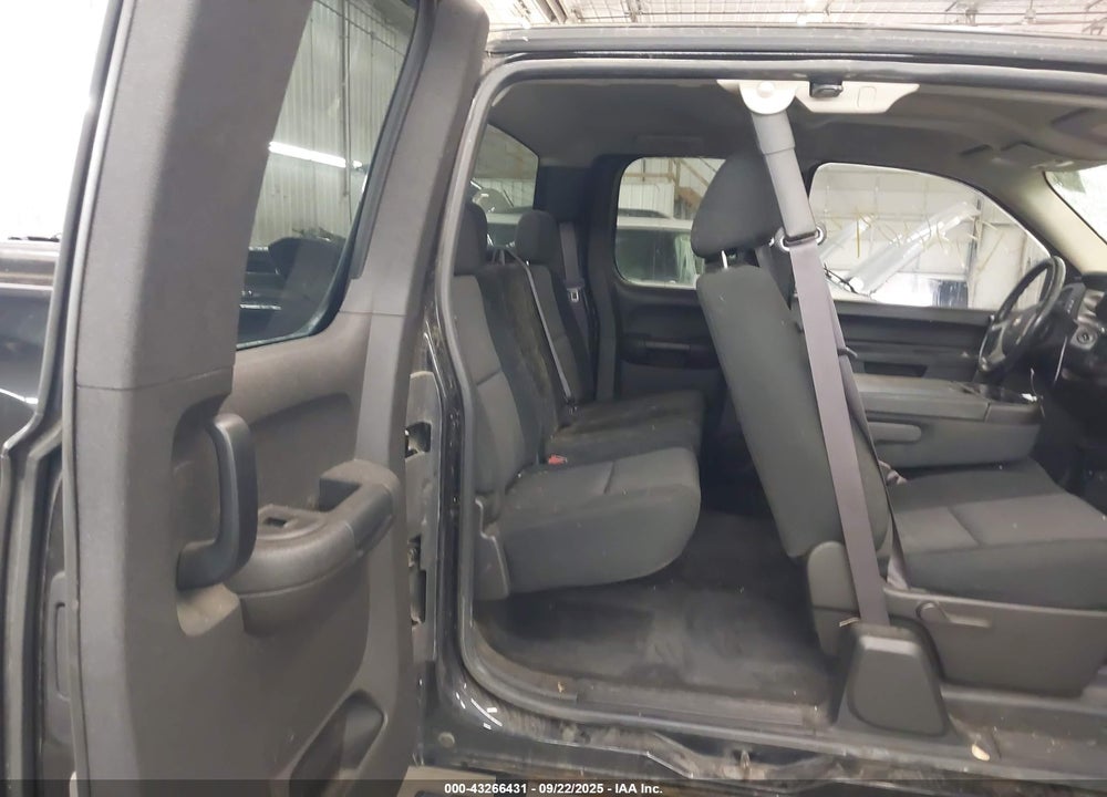 2011 CHEVROLET SILVERADO 1500 LT VIN: 1GCRKSE32BZ402116
