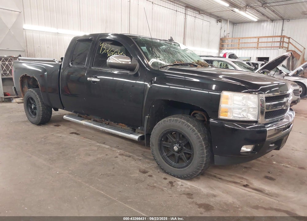 2011 CHEVROLET SILVERADO 1500 LT VIN: 1GCRKSE32BZ402116