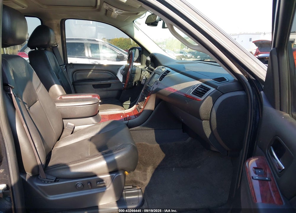 2013 CADILLAC ESCALADE LUXURY VIN: 1GYS4BEF7DR207955