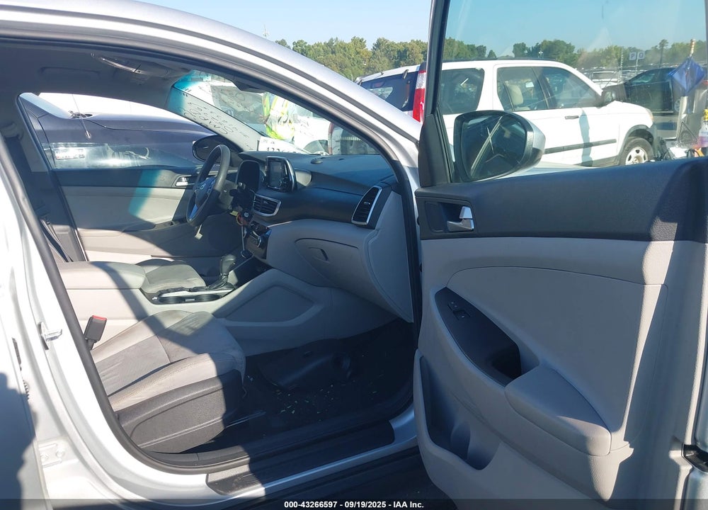 2019 HYUNDAI TUCSON SE VIN: KM8J23A41KU052763