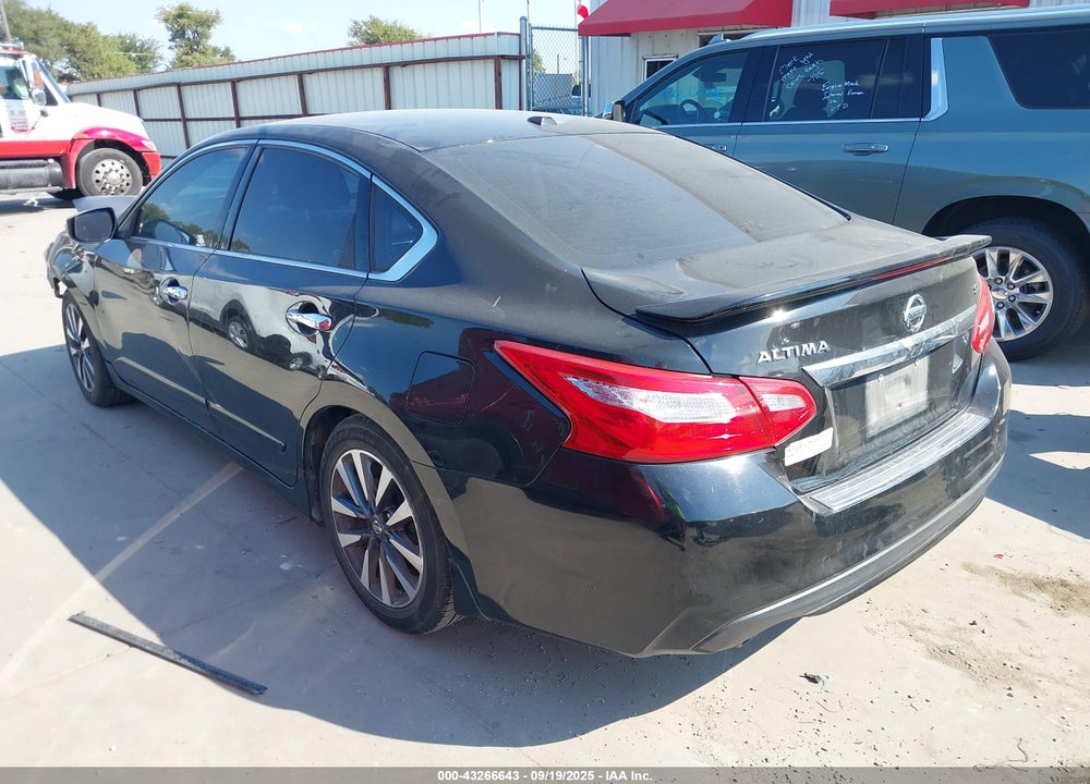 2017 NISSAN ALTIMA VIN: 1N4AL3AP3HC256559