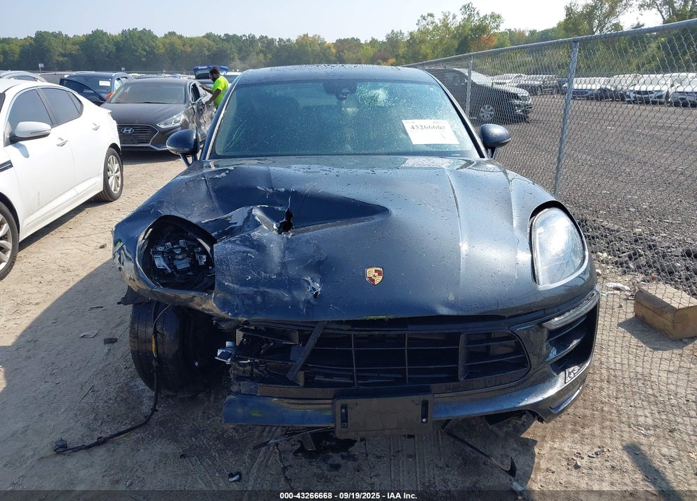 2017 PORSCHE MACAN VIN: WP1AG2A57HLB51982