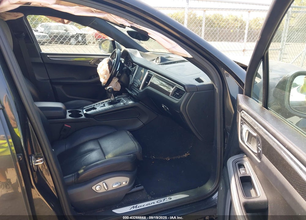 2017 PORSCHE MACAN VIN: WP1AG2A57HLB51982